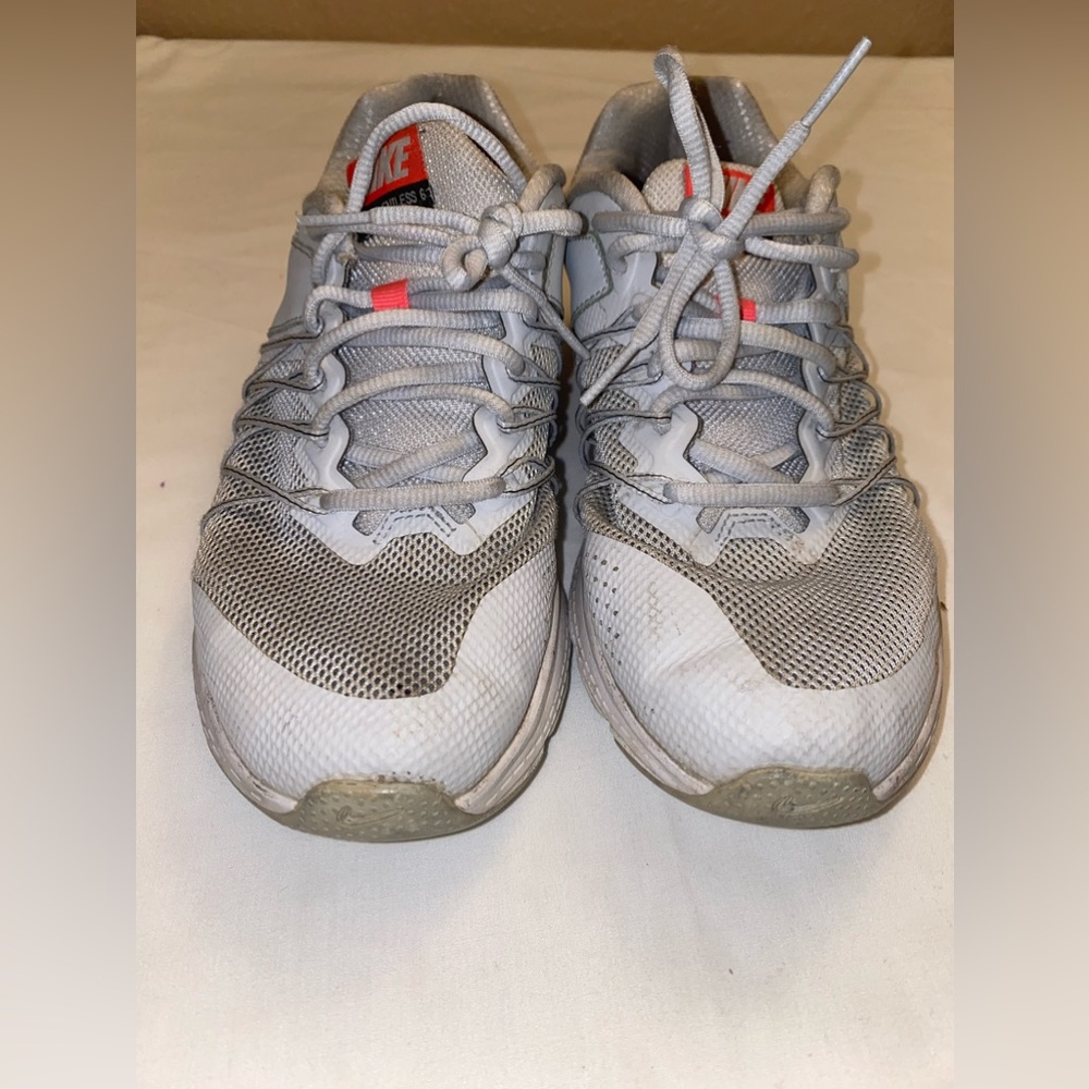 Nike Air Relentless 6 Sneakers Womens Size 8 Gray Running Shoes 843882-009